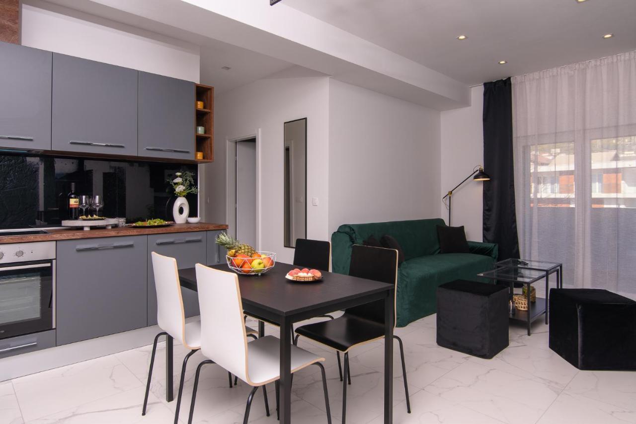 Batinic Apartments คาชเตลา ภายนอก รูปภาพ